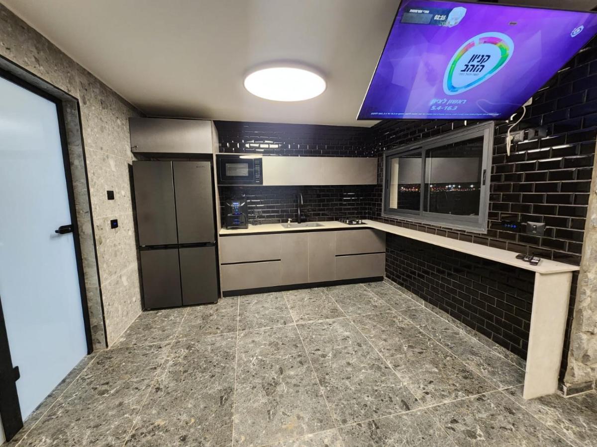 מבנים בים 75 Suites At Sea Haifa Esterno foto