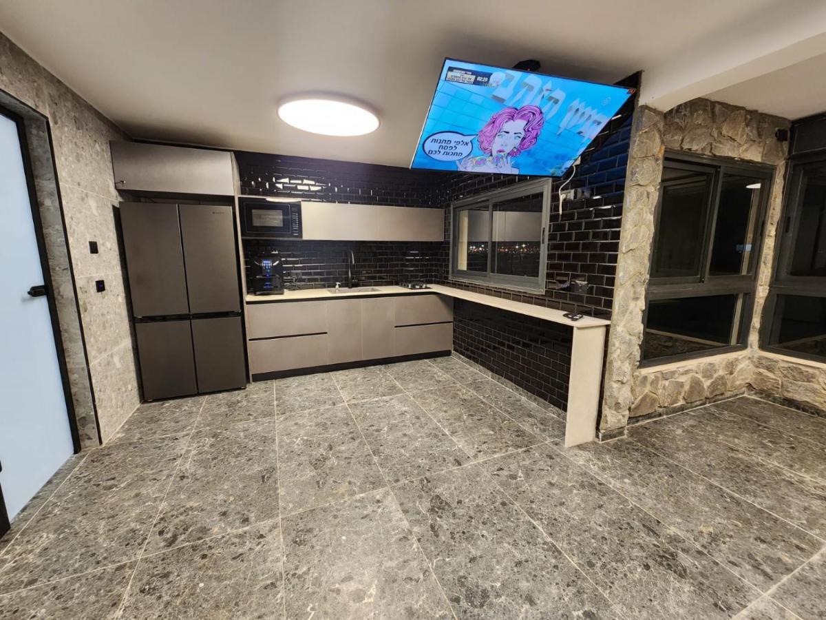 מבנים בים 75 Suites At Sea Haifa Esterno foto