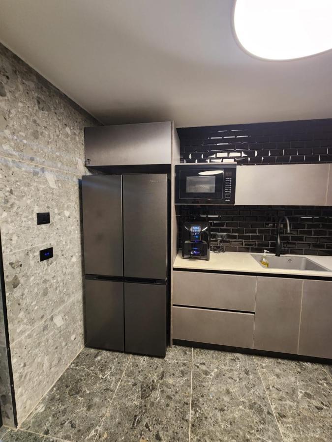 מבנים בים 75 Suites At Sea Haifa Esterno foto