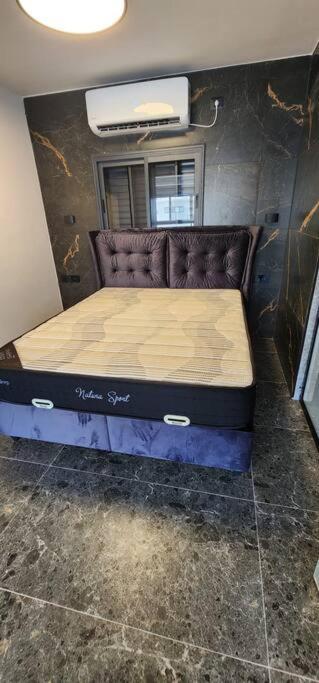 מבנים בים 75 Suites At Sea Haifa Esterno foto
